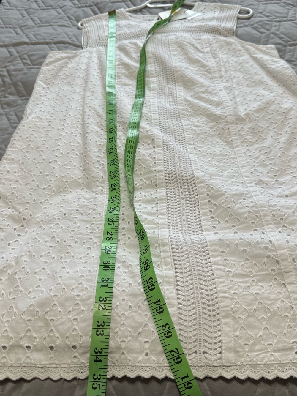 Sz M⭐️NWT Denver Hayes White Lined Cotton Eyelet Sleeveless Shift Dress PTP 19” - Picture 7 of 8